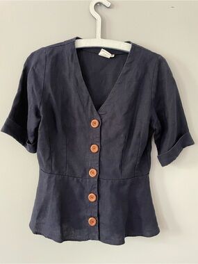 Buttoned peplum top 🇨🇦